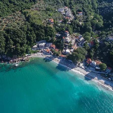 The Stonehouse Nyaraló